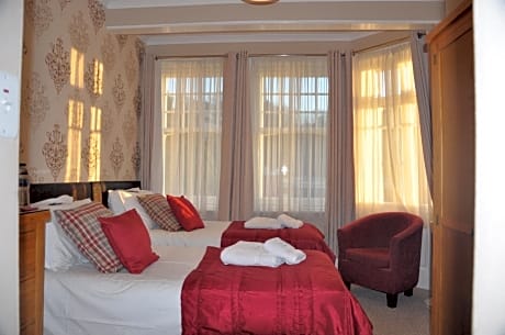 Super king bed or Twin room En-suite with Balcony 
