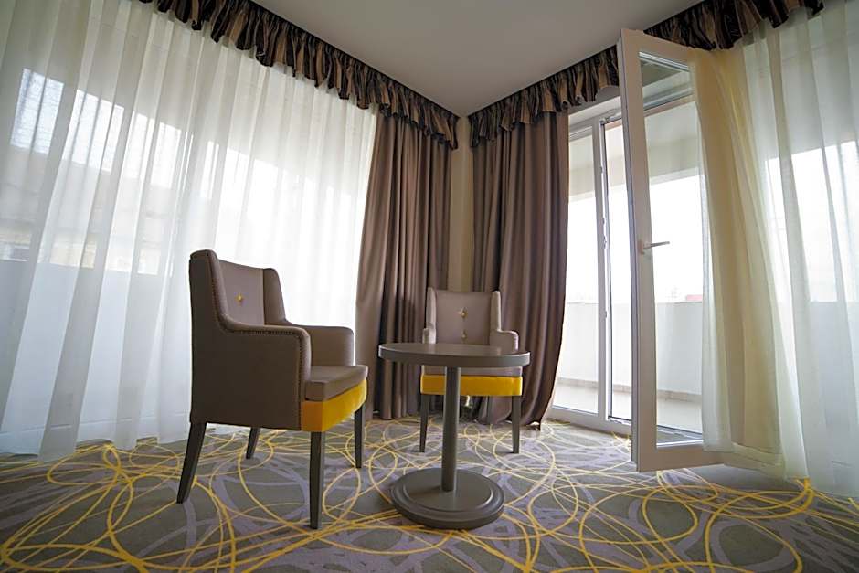 Exclusive Hotel & More