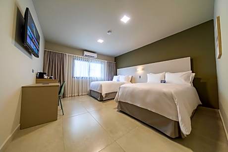 Suite-De Lujo-Baño Privado-Vista al Jardín-Two Full Room 1.04