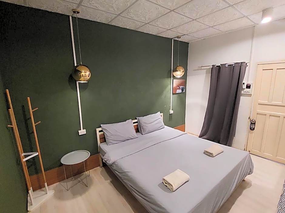 You Empire Hostel & Bar