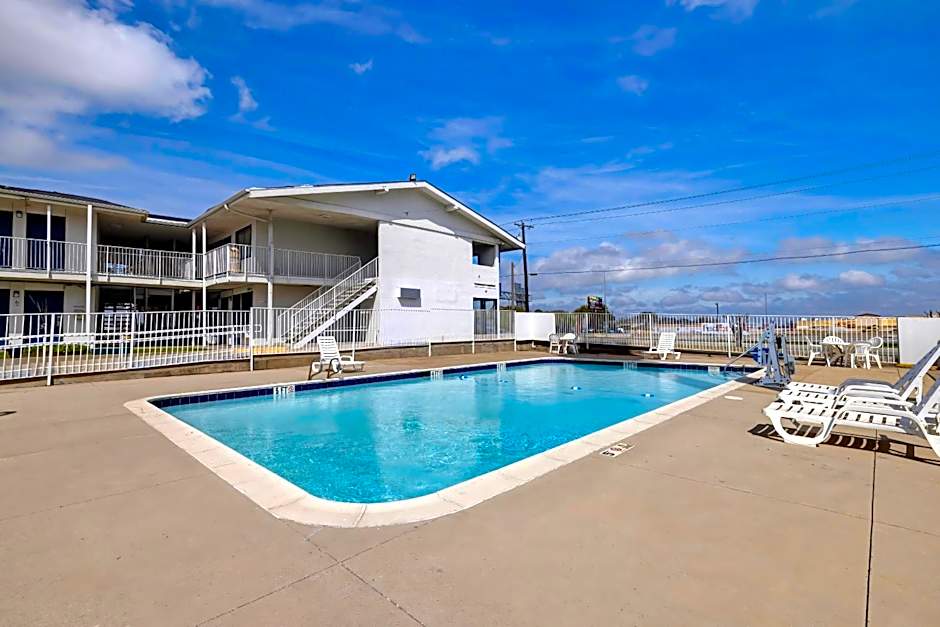 Motel 6 Denton, TX - UNT