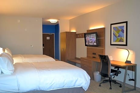 Queen Room with Two Queen Beds and Sofa Bed