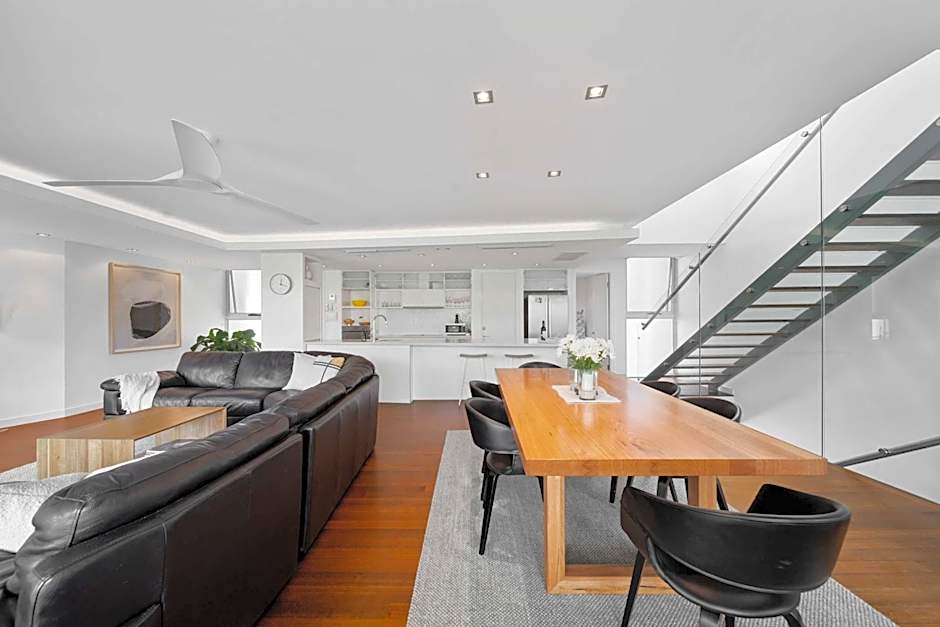 Absolute Beachfront Marcoola - Private Pool - Private Spa Bath - Games