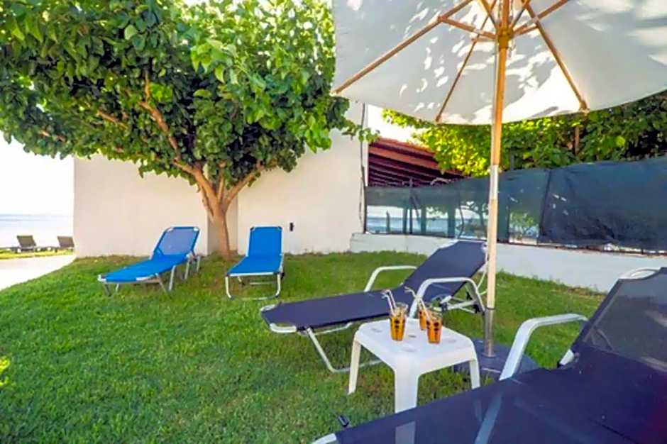 House just on the beach -included 2 canoe and 2 bicycles