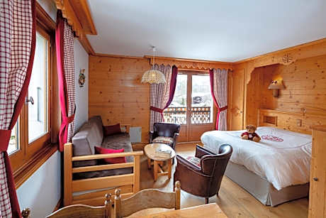 Studio with Connecting Rooms (4 Adults)