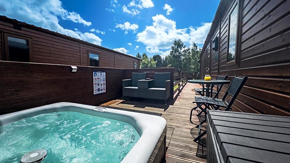 Angie's Haven, Superb 2 Bedroom Lodge with Hot Tub - Sleeps 6 - Felmoor Park
