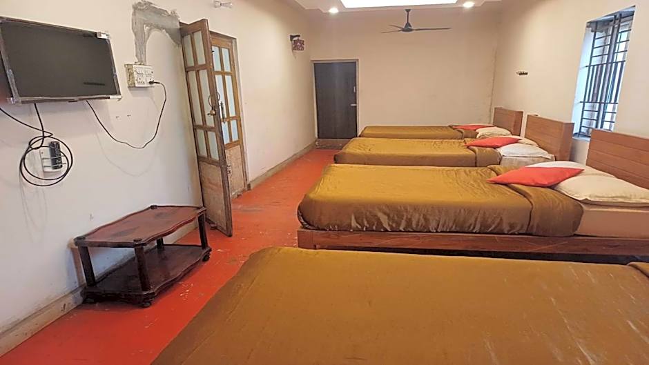 Foto 1 daripada 4 — 8-Bed Mixed Dormitory Room