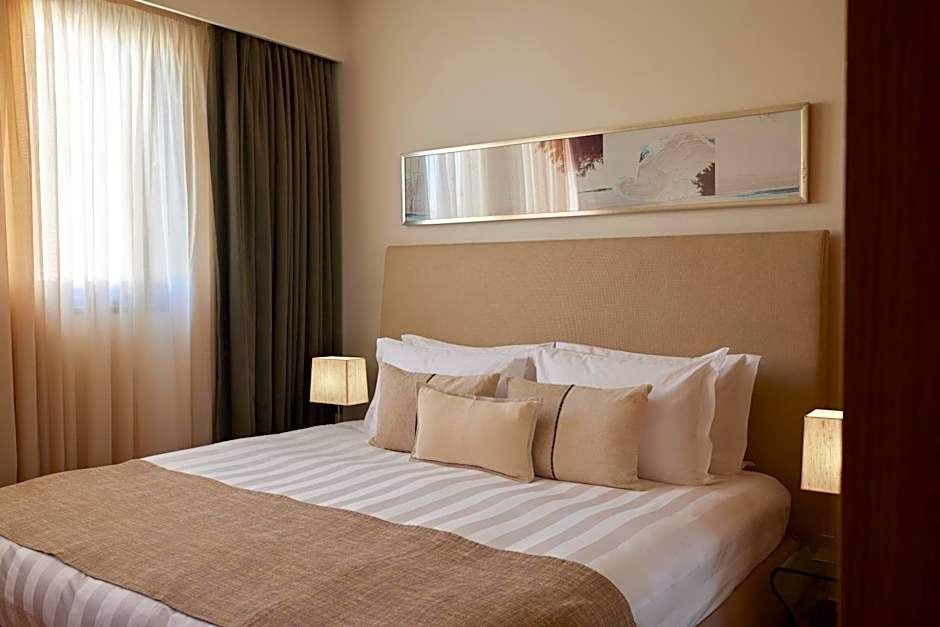 Photo 1 of 17 of Senior Suite, Sea View