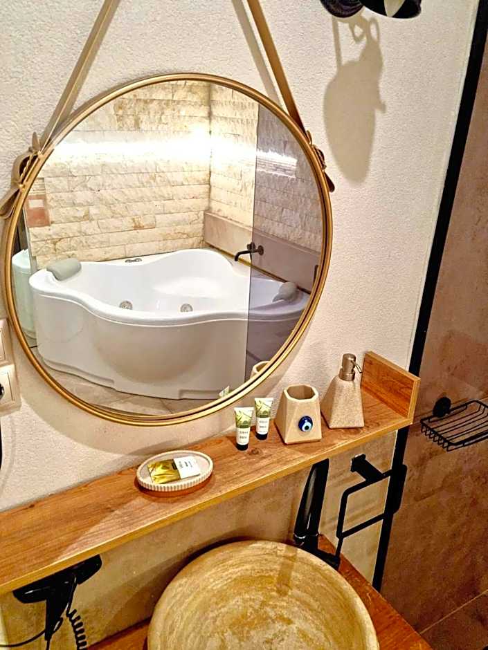 Golden City Center Suites