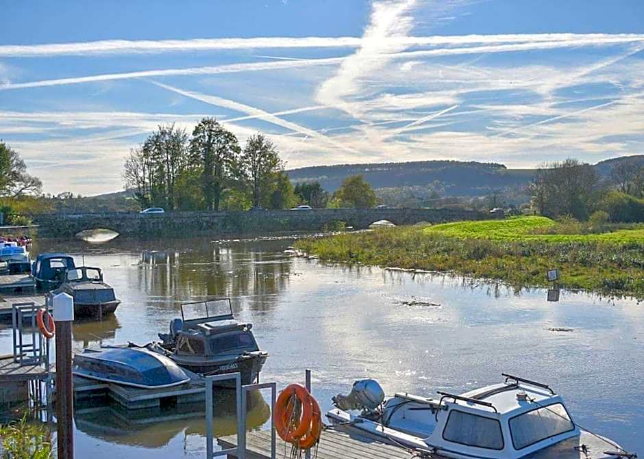 Riverside Holiday Park