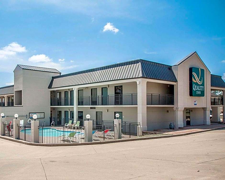 Quality Inn US65 & E Battlefield Rd Springfield