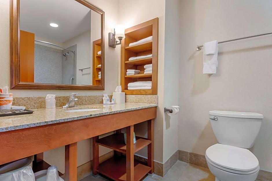Comfort Inn & Suites Mountain Iron and Virginia