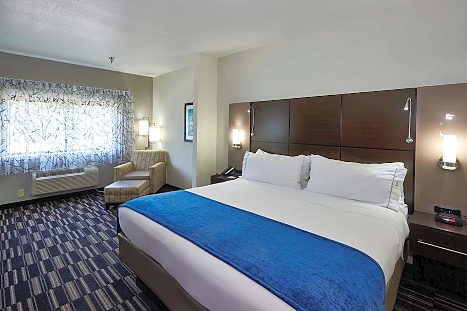 Holiday Inn Express & Suites Birmingham South - Pelham By IHG