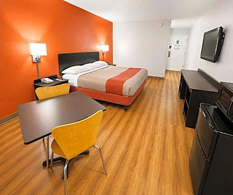 Motel 6-New Stanton, PA