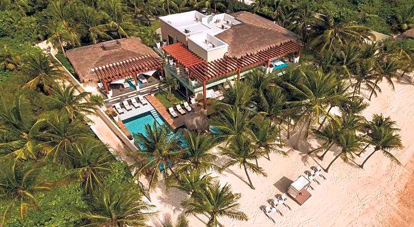 Azul Villa Esmeralda, by Karisma