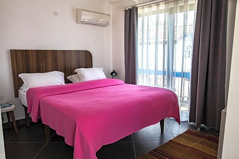 Maya Bistro Hotel & Beach