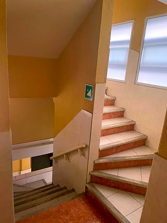 Hotel Dorado a una calle de Playa Regatas y el Malecon