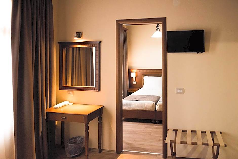 Hotel Argjiro