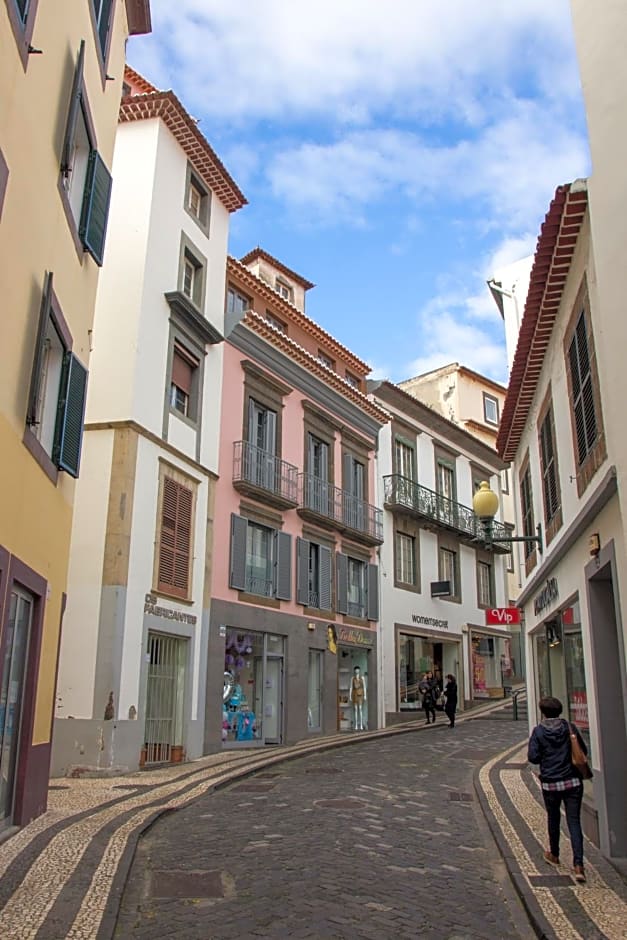 Apartamentos Funchal by Petit Hotels