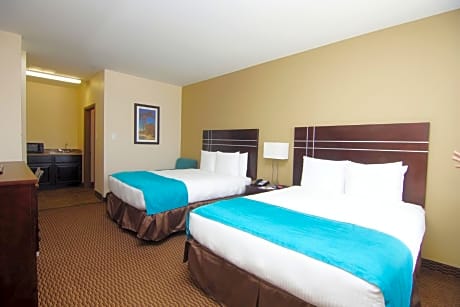 2 Queens Beds-Sofa-Nonsmoking-Free Wifi- Coffeemaker-Hairdryer-39 Inch Flat Panel