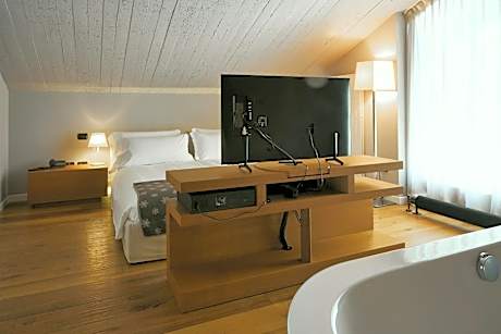 One-bedroom Loft Apartment