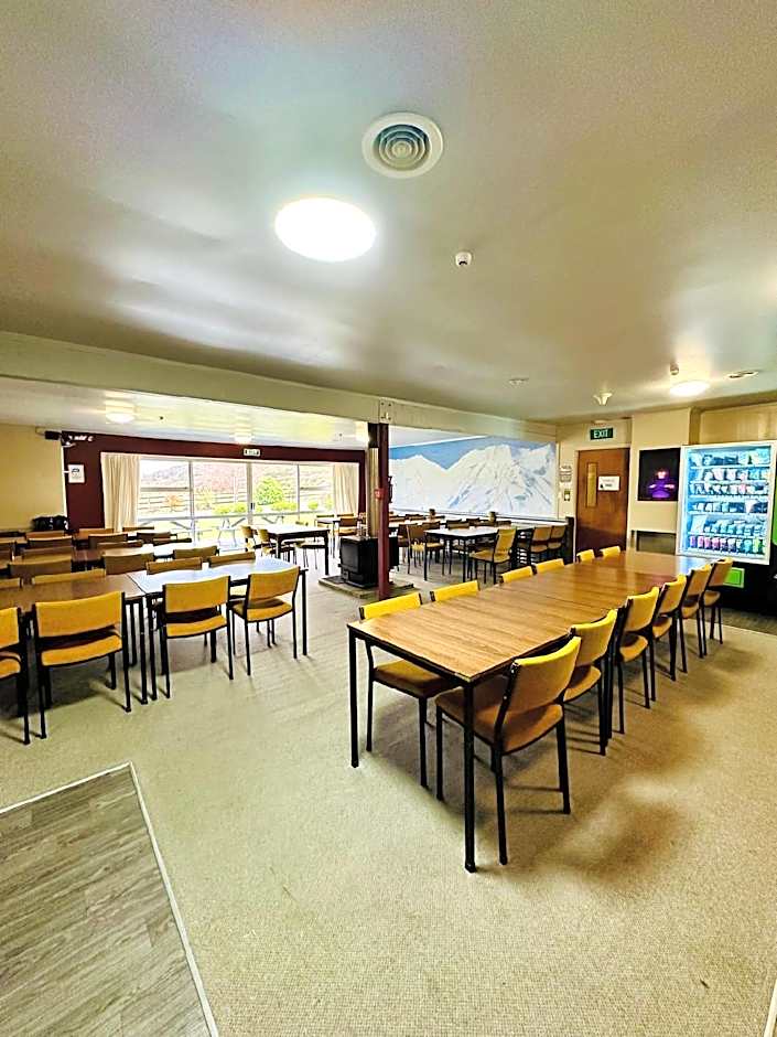 The Crossing Lodge and Backpackers