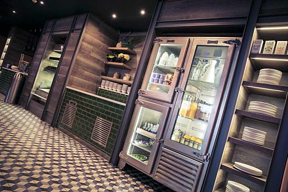 Waterfront Southport Hotel