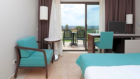 Double Room with Sea View (1 Adult + 1 Child)