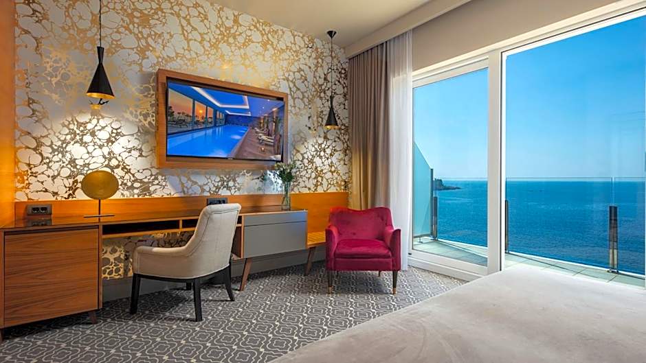 Royal Ariston Hotel