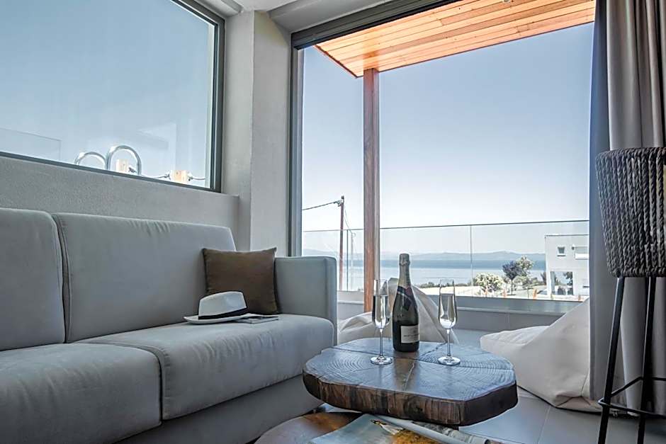 King's & Queen's Afitos - Suites With Private Pool