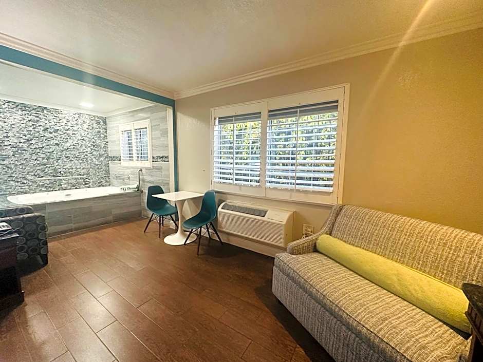 Casa Blanca Hotel & Suites Orange SR-55 Freeway, Near Honda Center, Chapman University, Disneyland