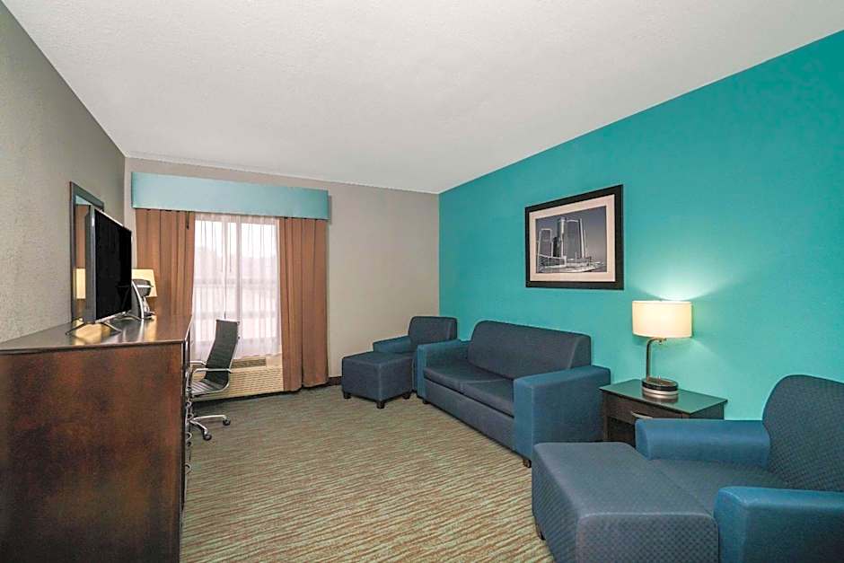 La Quinta Inn & Suites by Wyndham Knoxville East