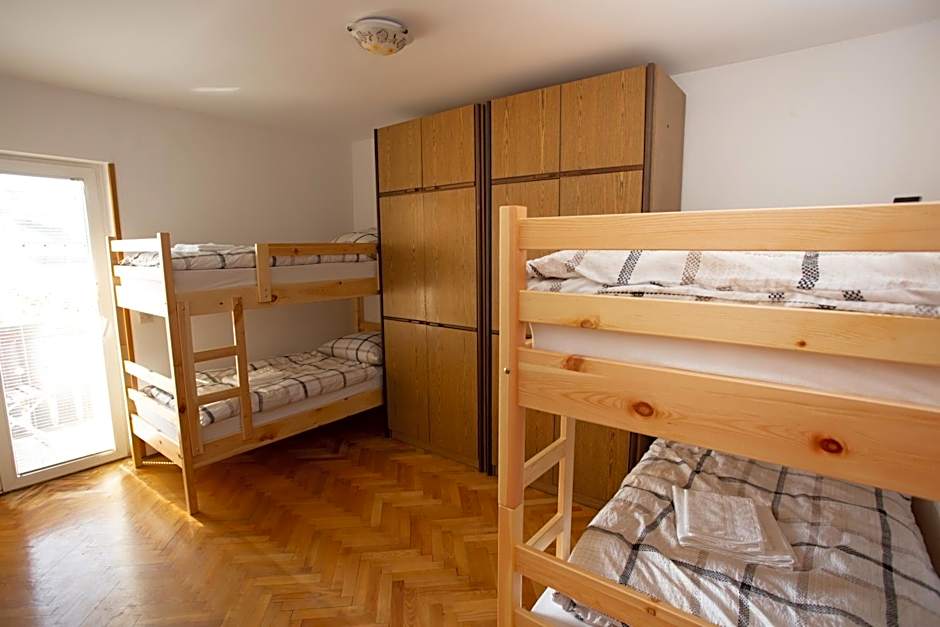 Hostel LakeBled