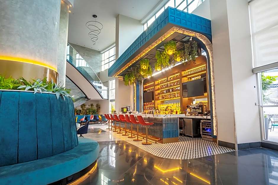 Wyndham Guayaquil, Puerto Santa Ana