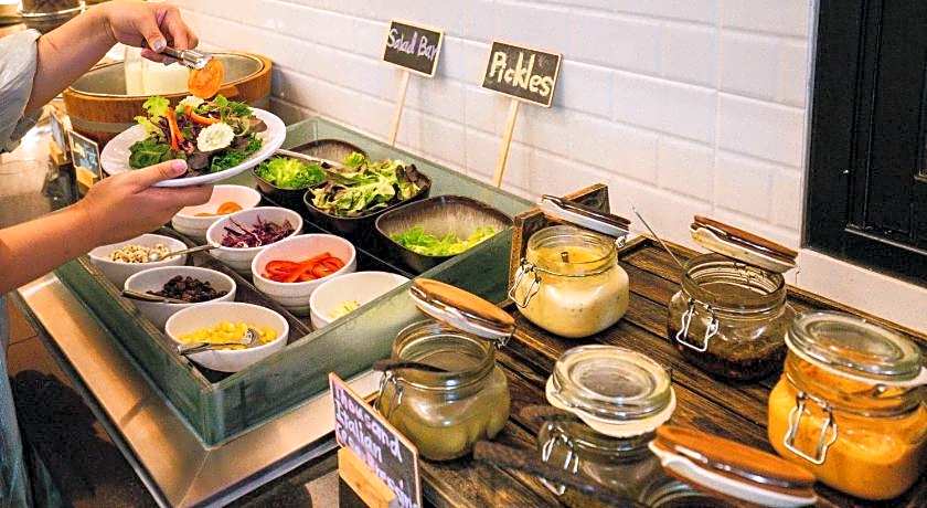 PARKROYAL Suites Bangkok