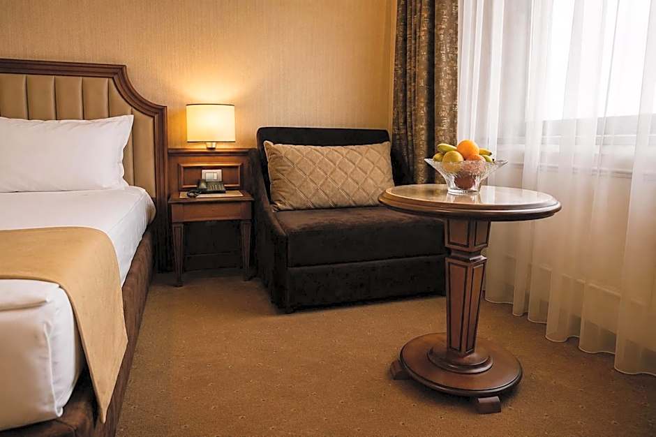 Astoria Grand Hotel