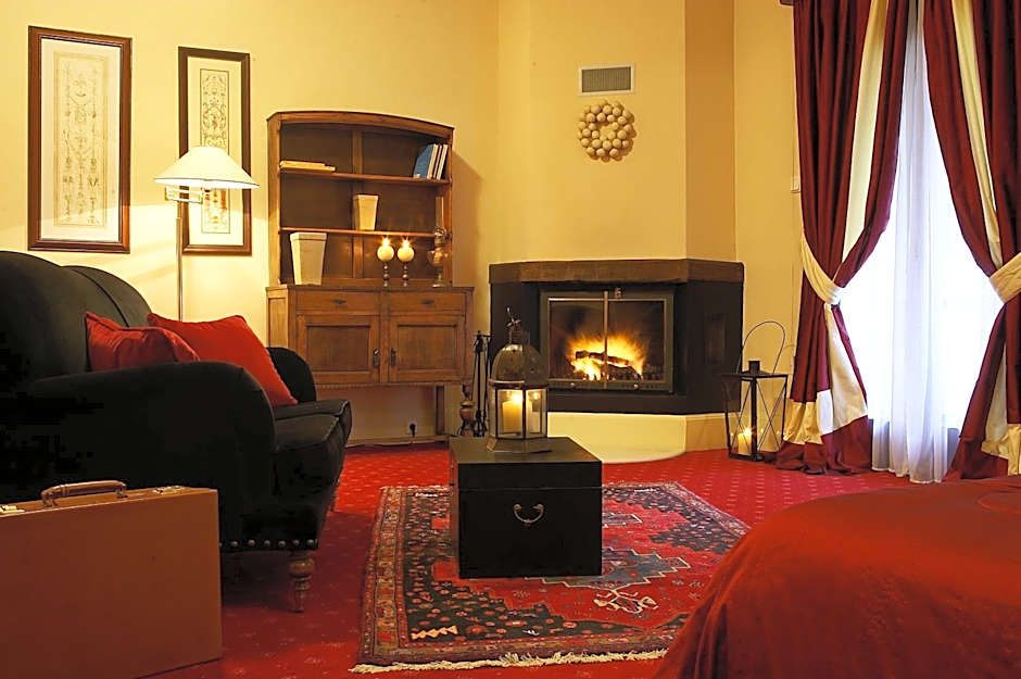 Country Club Hotel & Suites