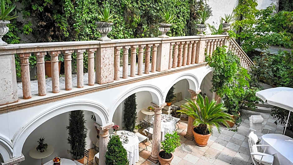 Hotel Opera
