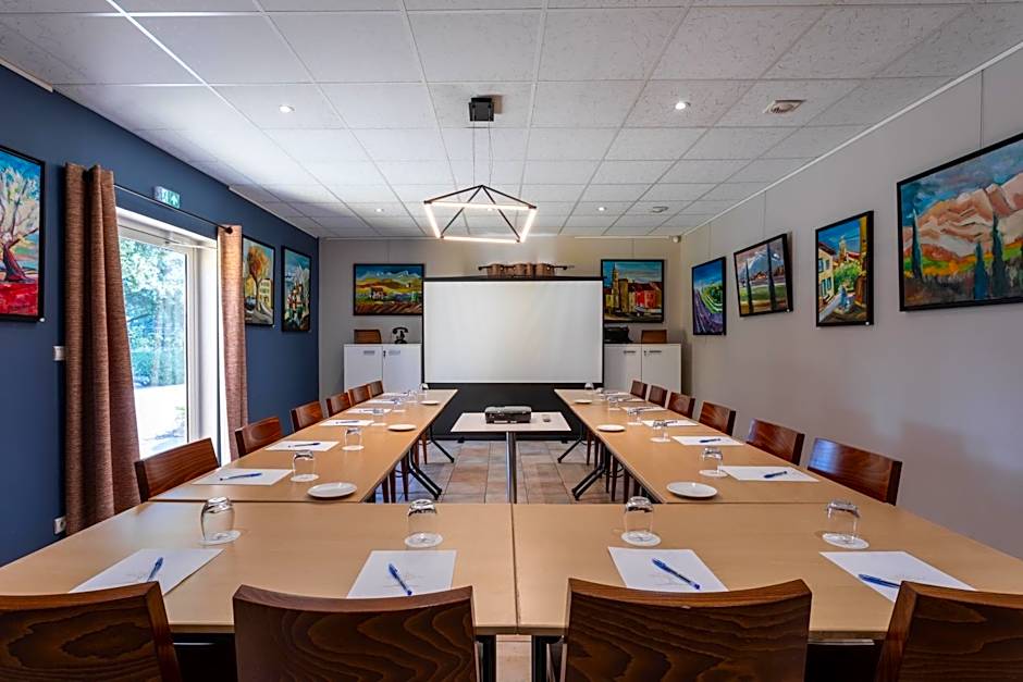 Logis Hôtel La Bastide De Grignan & Restaurant "La Chênaie"