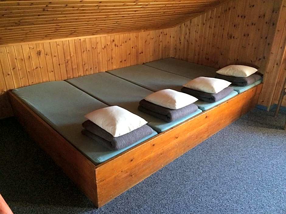 Gruppenhaus im Walliser Alpstyle