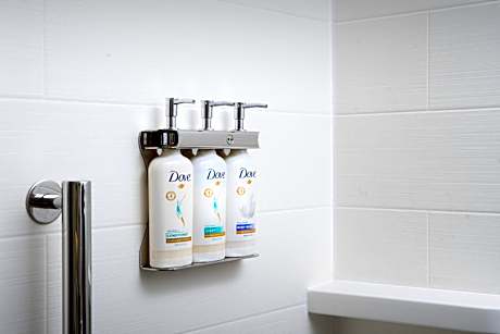 1 King Standard Mobil Access Roll Shower