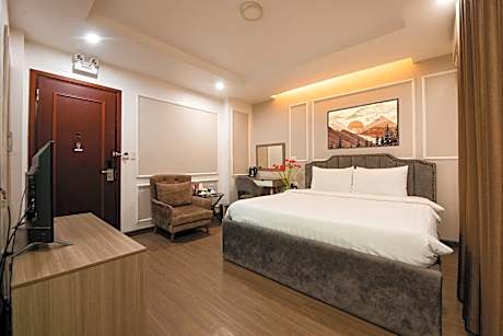 Superior - 1 Queen Bed