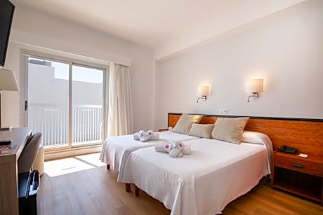 Double Room with Balcony and Lateral Sea View (1 Adult)