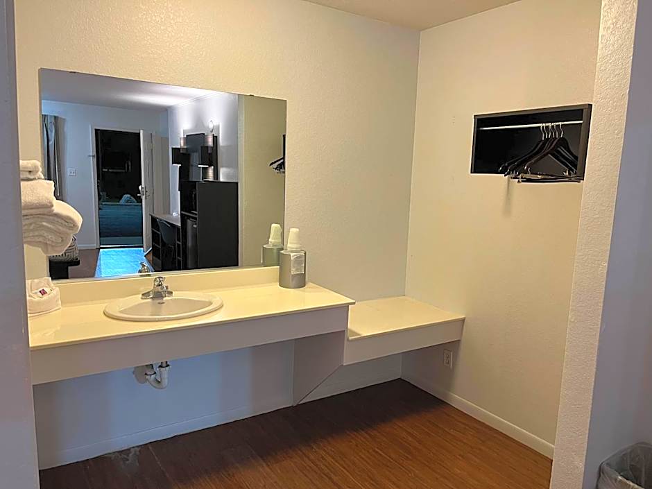 Motel 6 Junction, TX Llano River