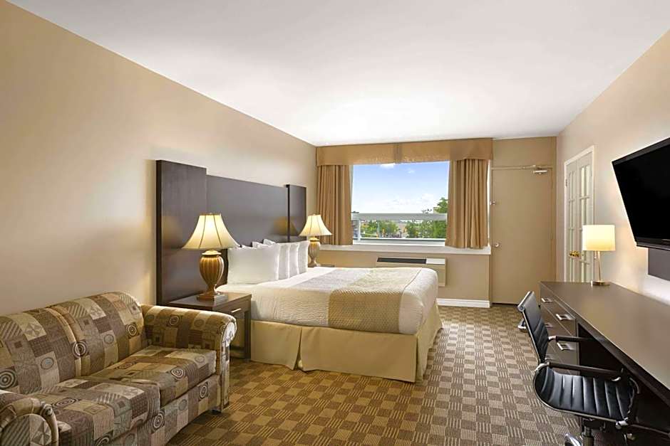 Days Inn & Suites by Wyndham North Bay Downtown