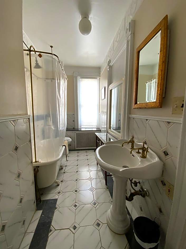 Fort Pl B&B and Gallery