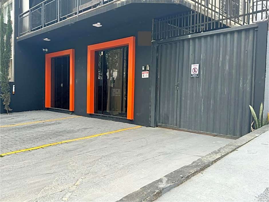 Studio com quarto e banheiro em frente ao Parque do Lago Acomoda até 2 pessoas 1 cama