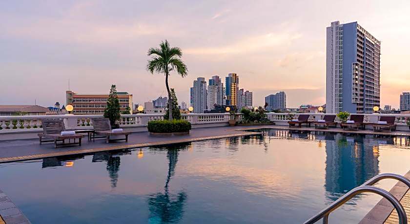 The Niran Grand Hotel