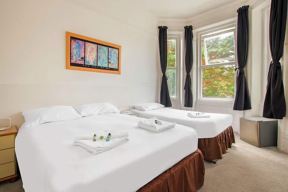 OYO The Lodge Bournemouth