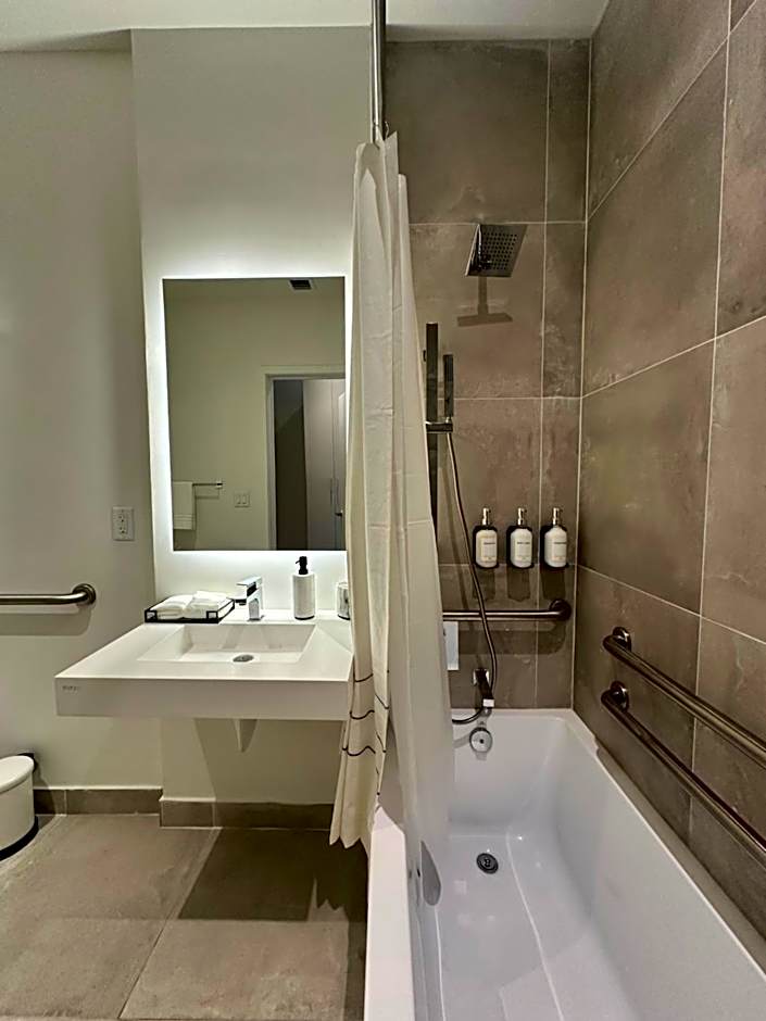 Smart brickell deluxe apartment